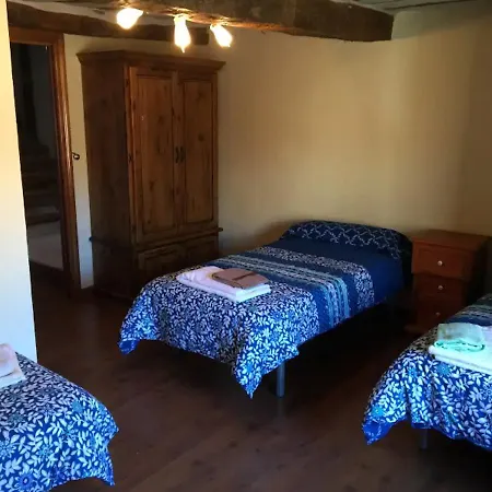 Spacious House In With Fireplace & Mountain View *