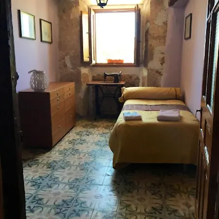 Spacious House In With Fireplace & Mountain View Holiday home *