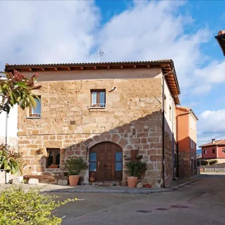 Spacious House In With Fireplace & Mountain View Holiday home