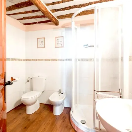 Spacious House In With Fireplace & Mountain View Llano de Bureba
